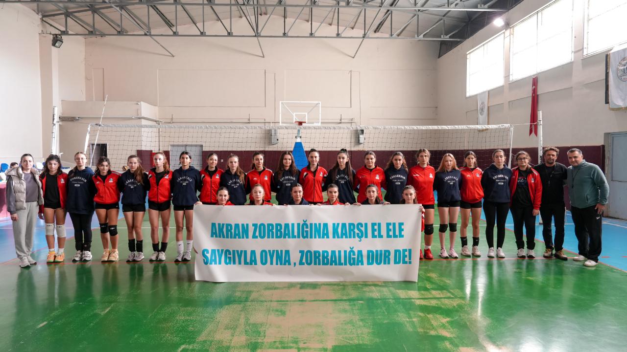 Gençler zorbalığa karşı tek yürek oldu