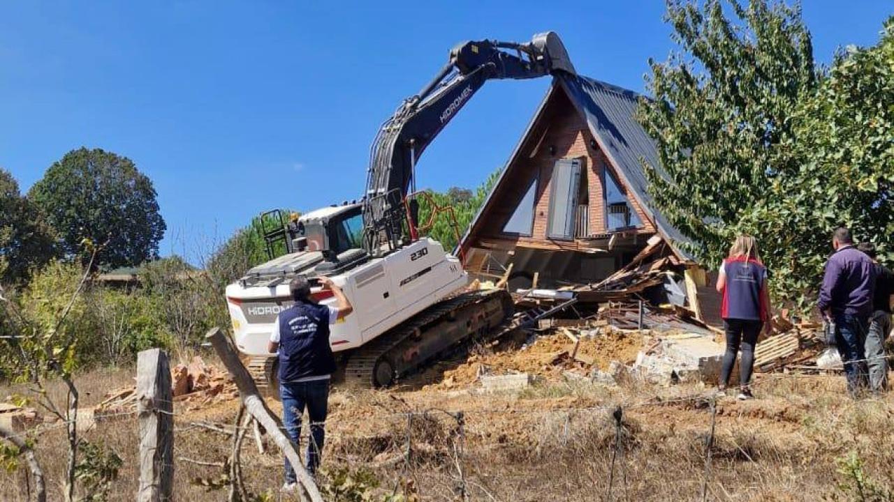 Kaçak yapılar yıkılıyor