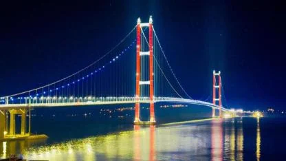 1915 Çanakkale Köprüsü mavi ışıkla aydınlatıldı