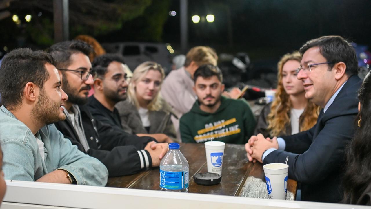 Çanakkale Belediyesi&#039;nden gençlere çorba ikramı