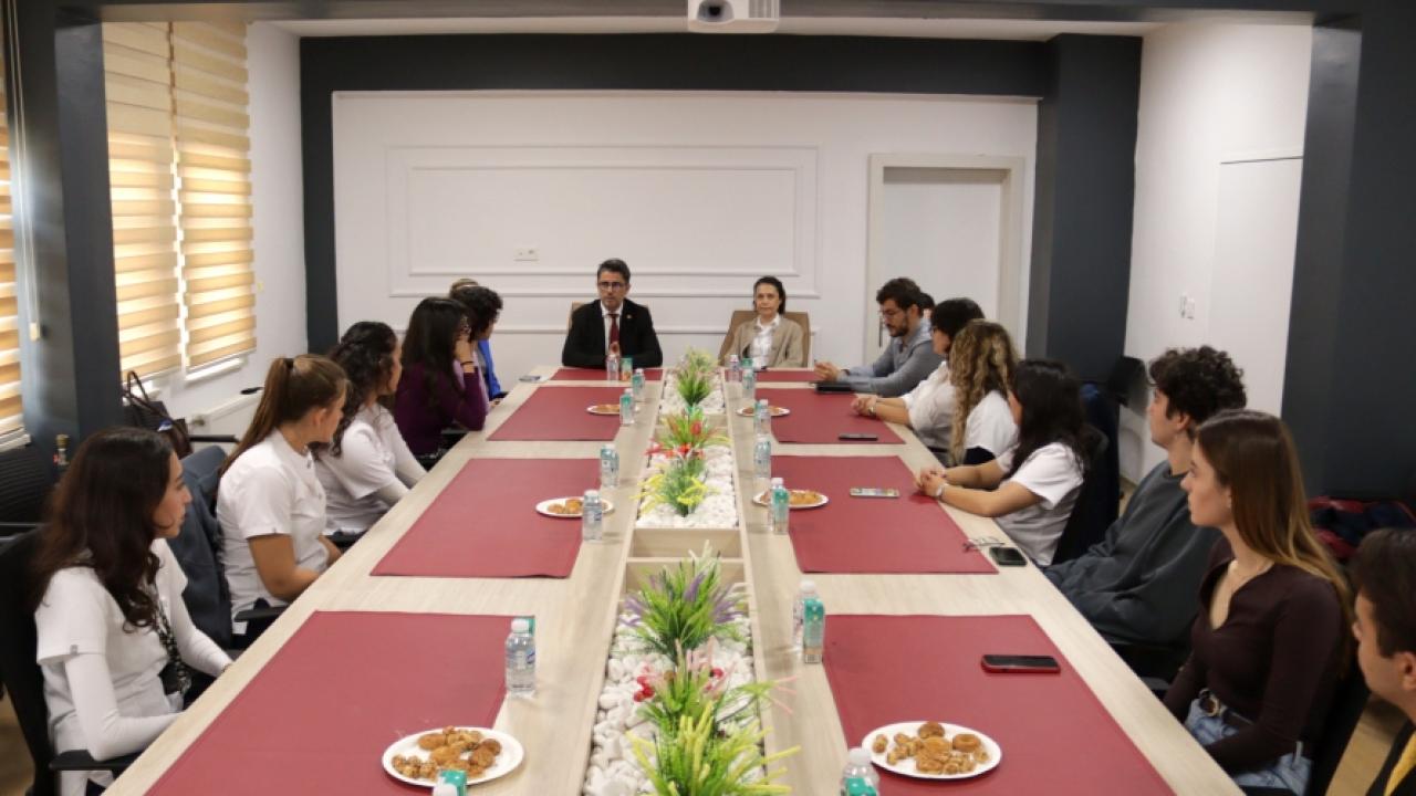 Diş Hekimliği Fakültesi’nde Rektör Erenoğlu ile sohbet etkinliği