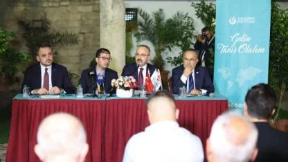 Turan; “Türk demokrasisi öksüz büyümüştür”