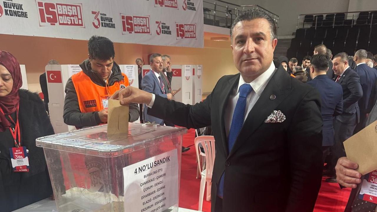 Yeniden Refah Partisi’nin 3. Olağan Büyük Kongresine Rekor Katılım: Çanakkale İl Başkanı Yüzbaşı Divan Üyeliğine Seçildi