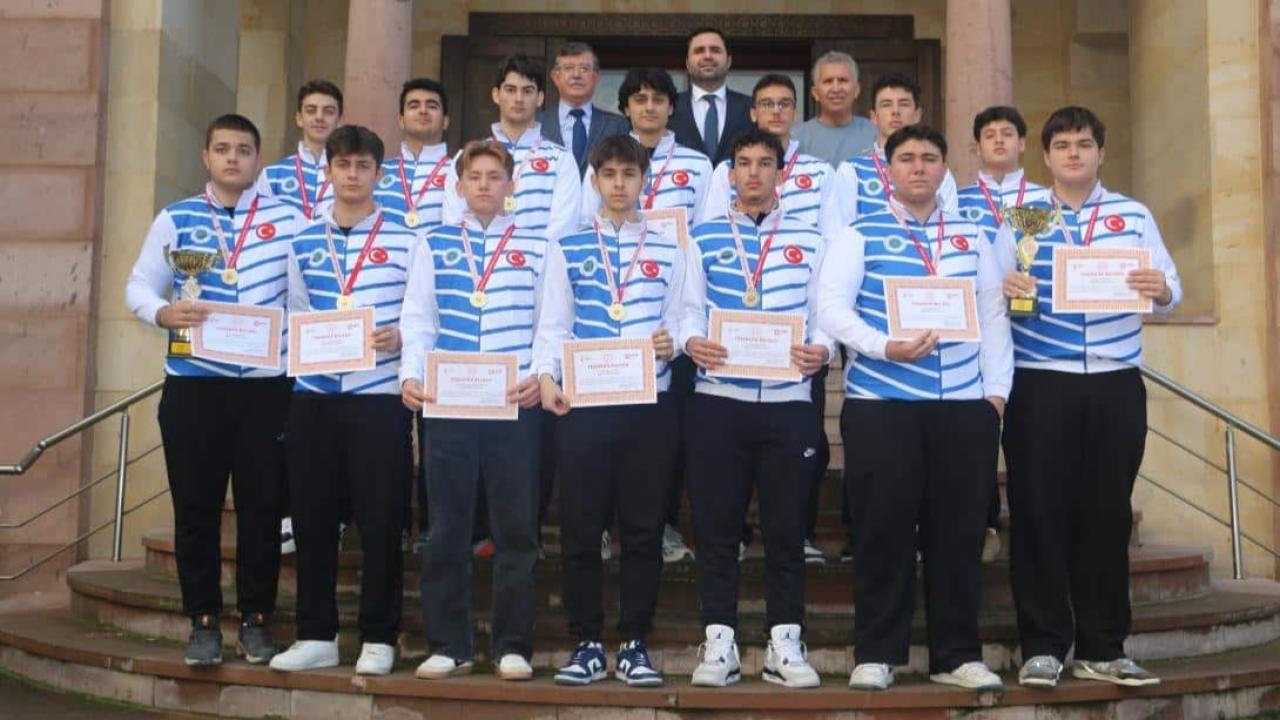 Biga İÇDAŞ Fen Lisesi il birincisi oldu