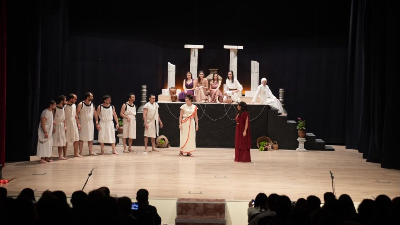 Lysistrata sahnelendi