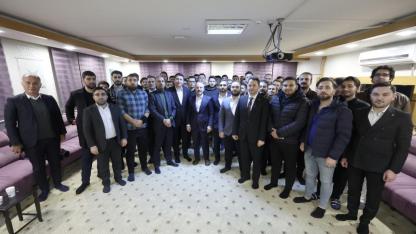 Turan, TÜGVA'da gençlerle buluştu