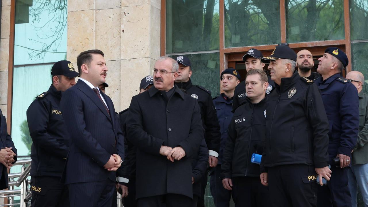 Vali Toraman, yeni hizmet binasını inceledi