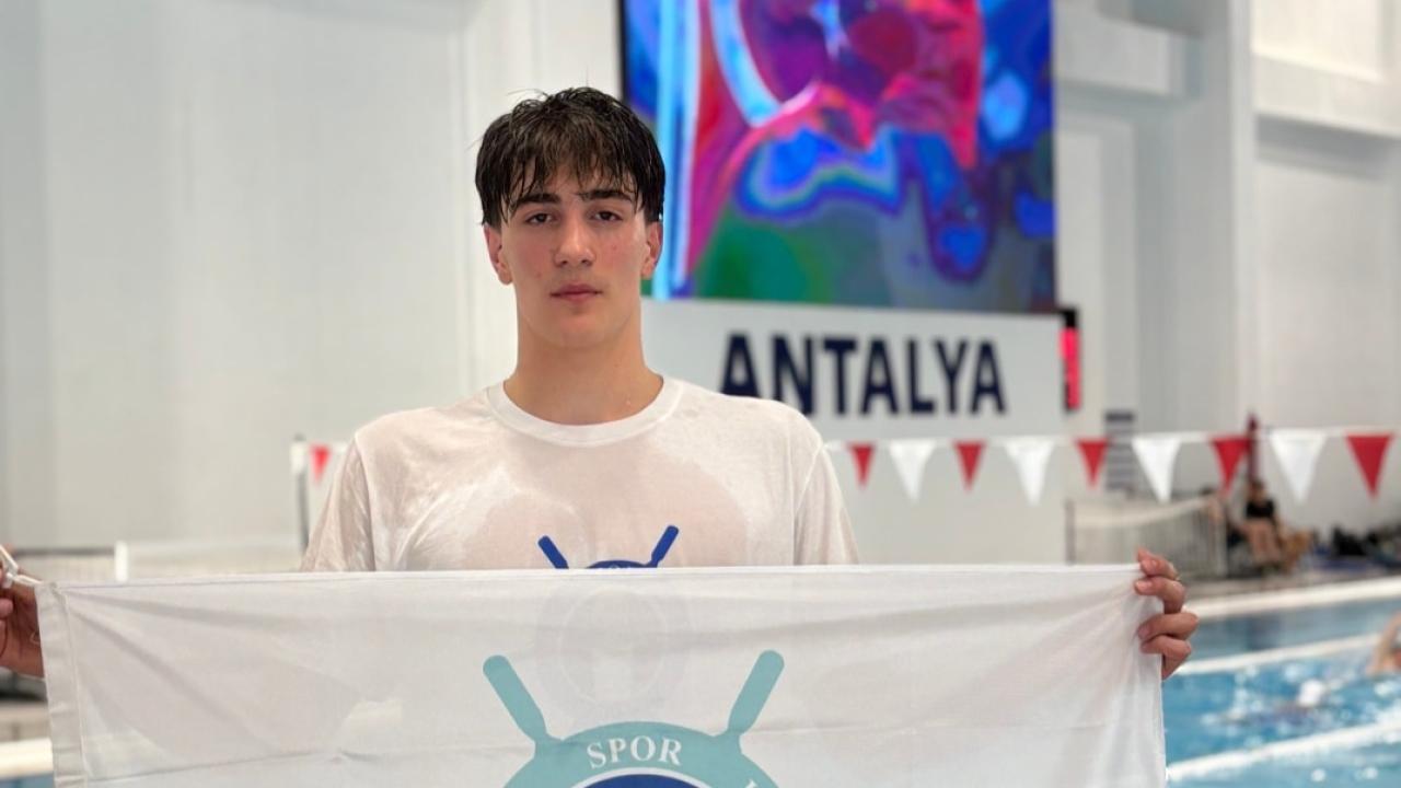 Başarılı yüzücüden Türkiye 3.’lüğü