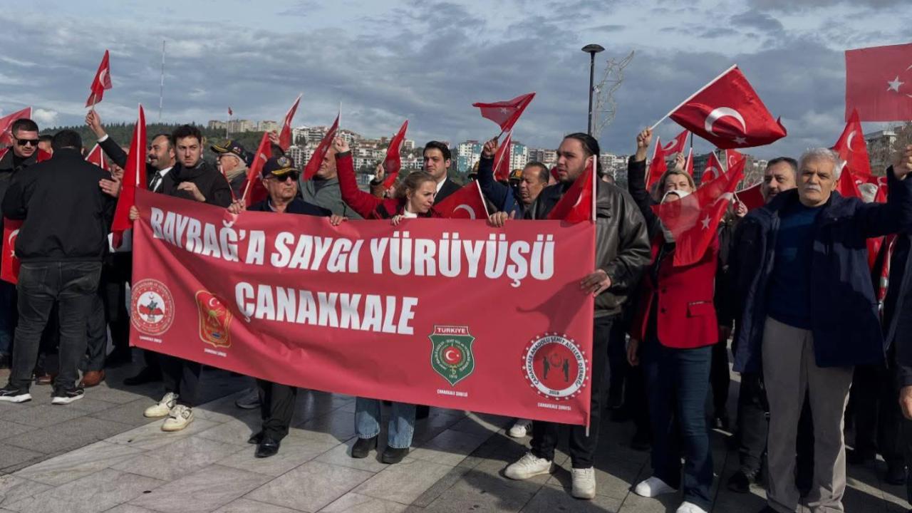 Bayrağa Saygı Yürüyüşü düzenlendi