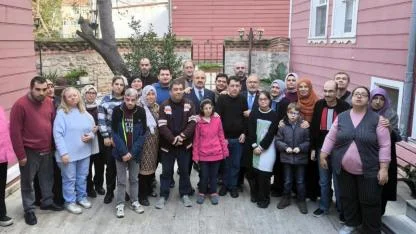 Bülent Turan, Eram Derneği’nde özel çocuklarla bir araya geldi