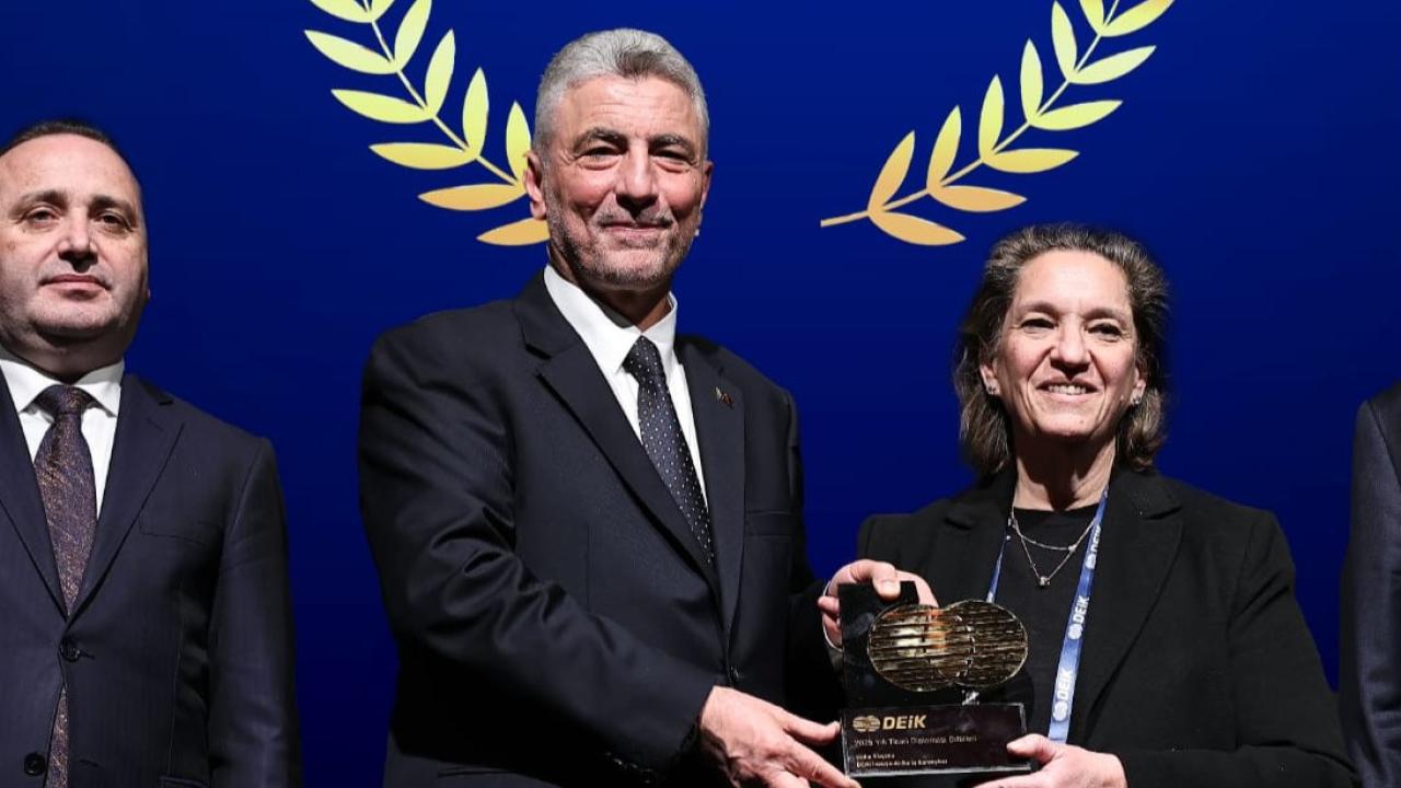 Zeynep Bodur Okyay’a ödül!