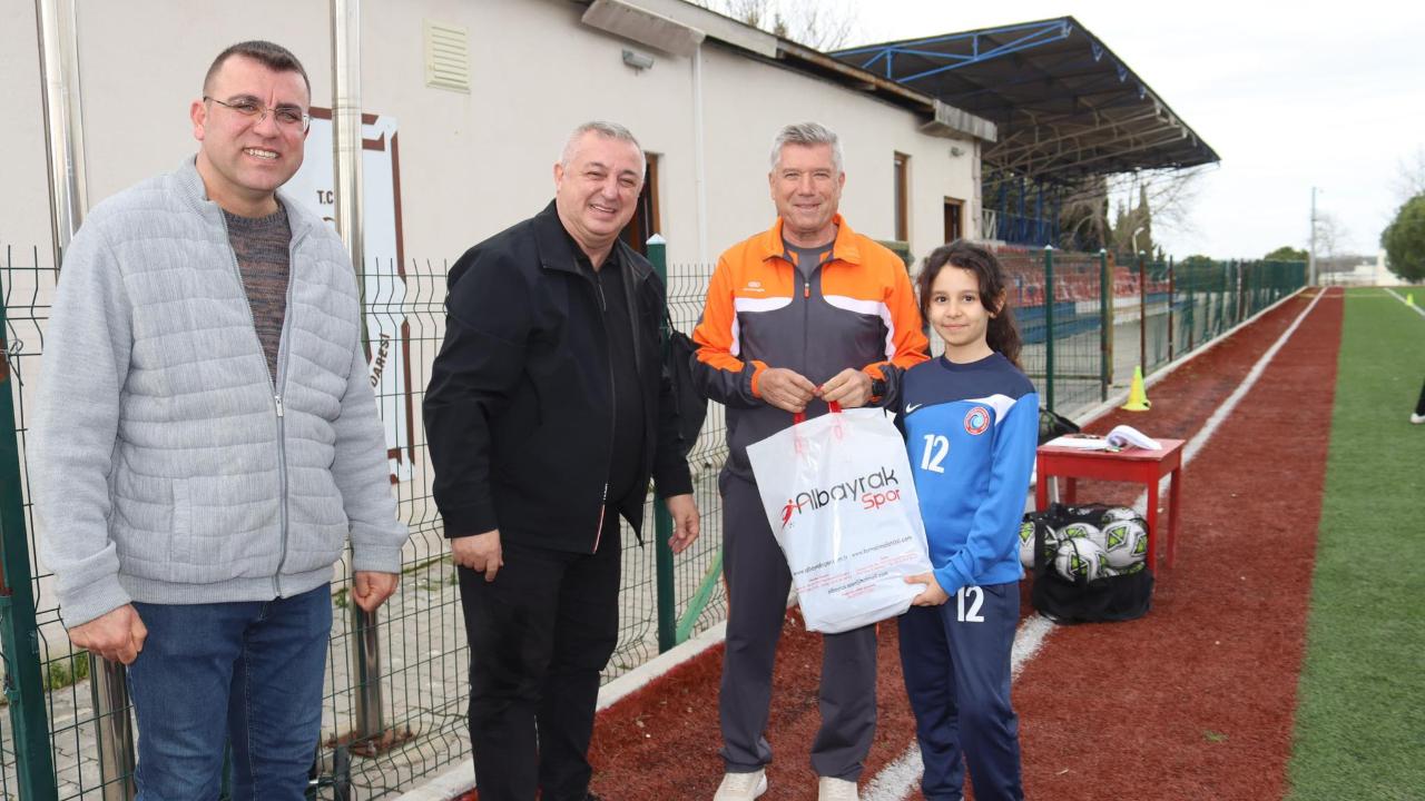 Başkan Oruçoğlu’ndan genç sporculara anlamlı destek