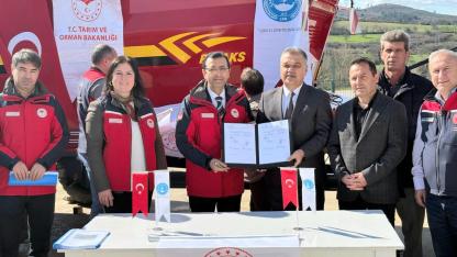 Katı gübre dağıtma makinaları teslim edildi