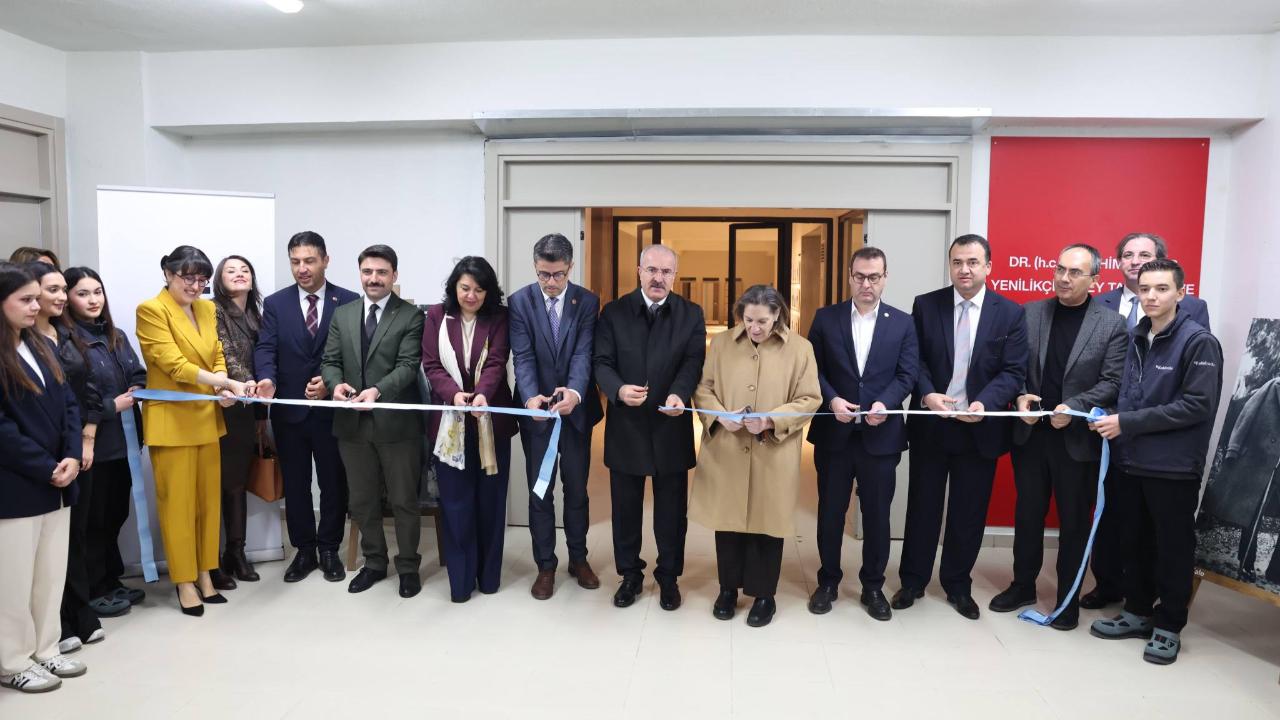 Dr. İbrahim Bodur Yenilikçi Yüzey Tasarımı ve Uygulama Atölyesi açıldı