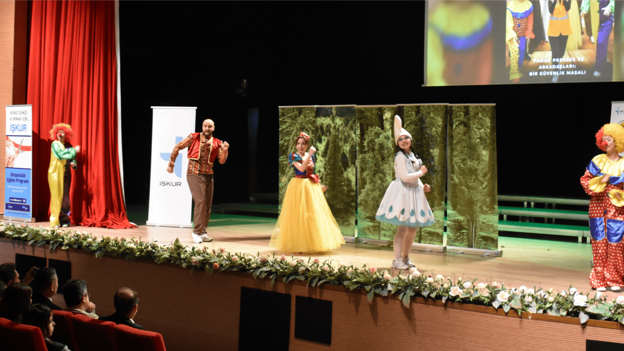 İŞKUR’lu Gençlik Sahnede