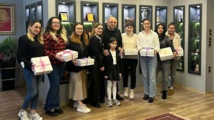 Kılıç kadın çalışanlarını unutmadı