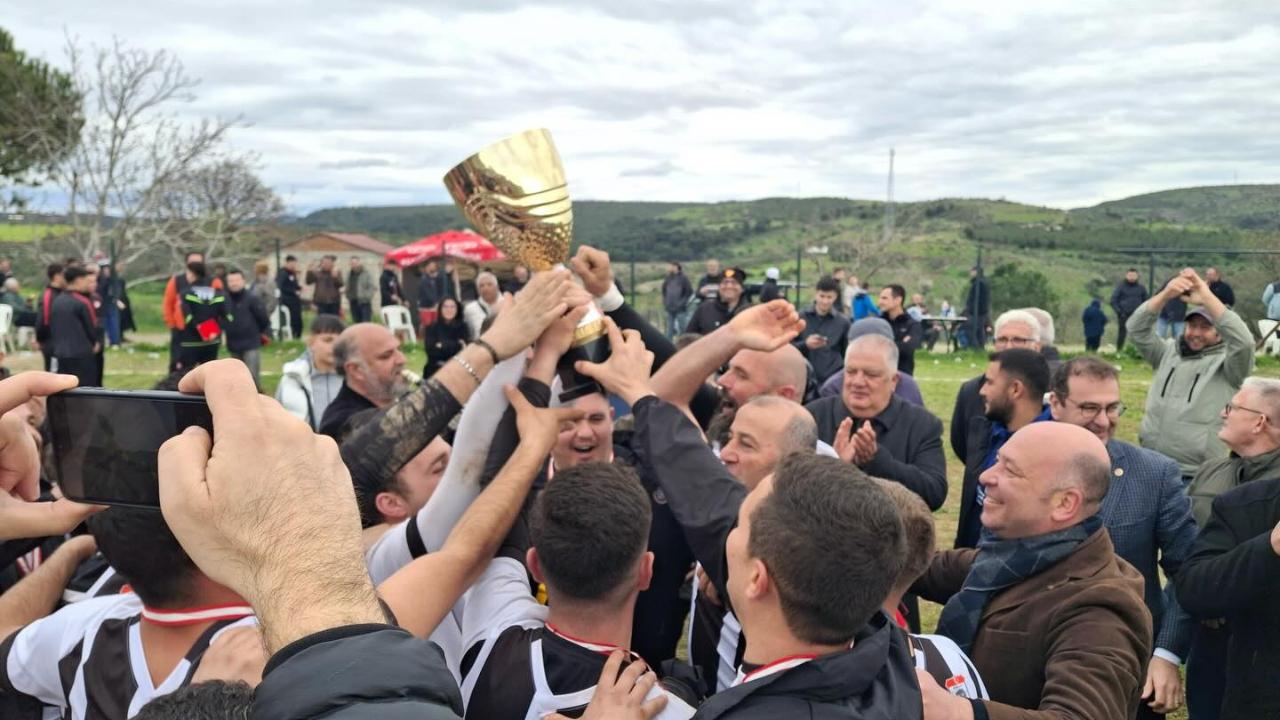 Şampiyon Bozcaada Gençlik