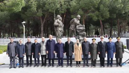 Şehitler Abidesi'nde tören