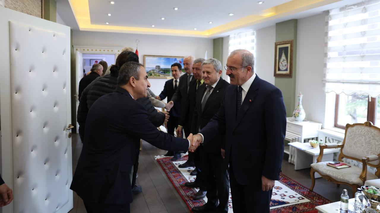 Vali Toraman personel ile bayramlaştı