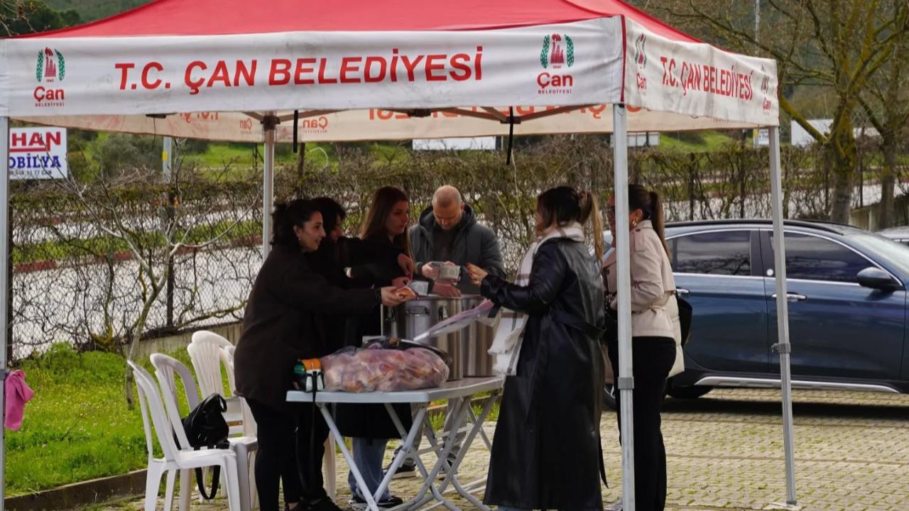 Çan Belediyesi’nden gençlere çorba ikramı