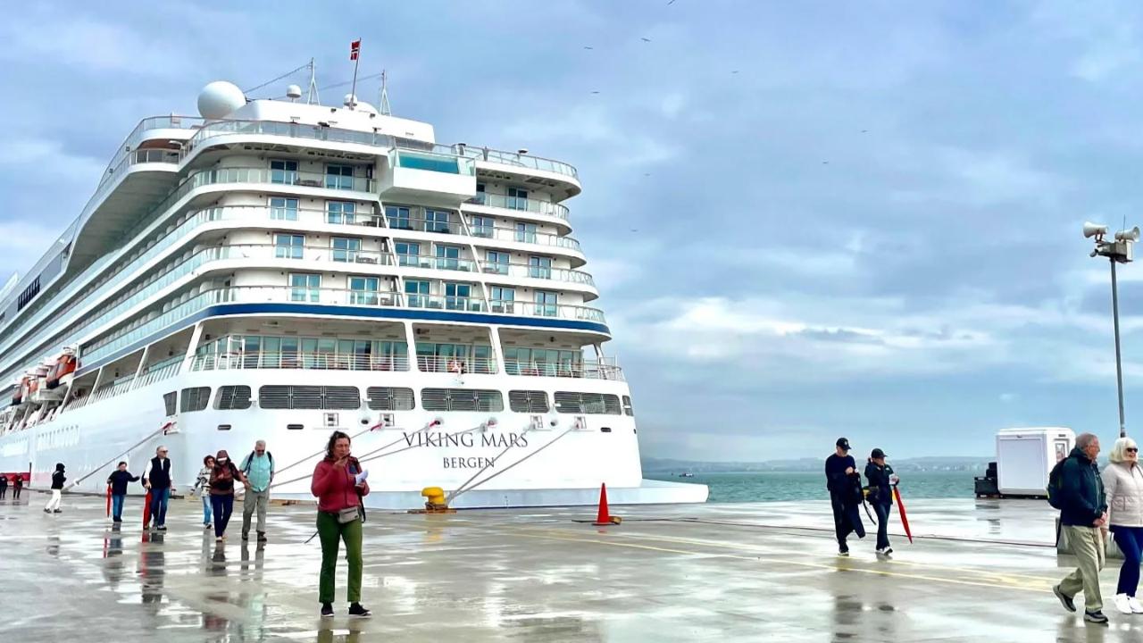 Çanakkale’de kruvaziyer sezonu görkemli başladı