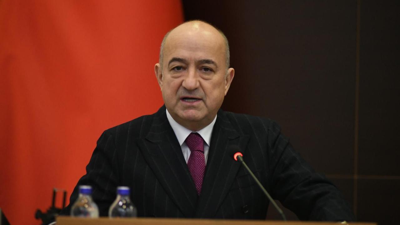 Gider; “Daha çok özür dilemen lazım Özgür Özel”