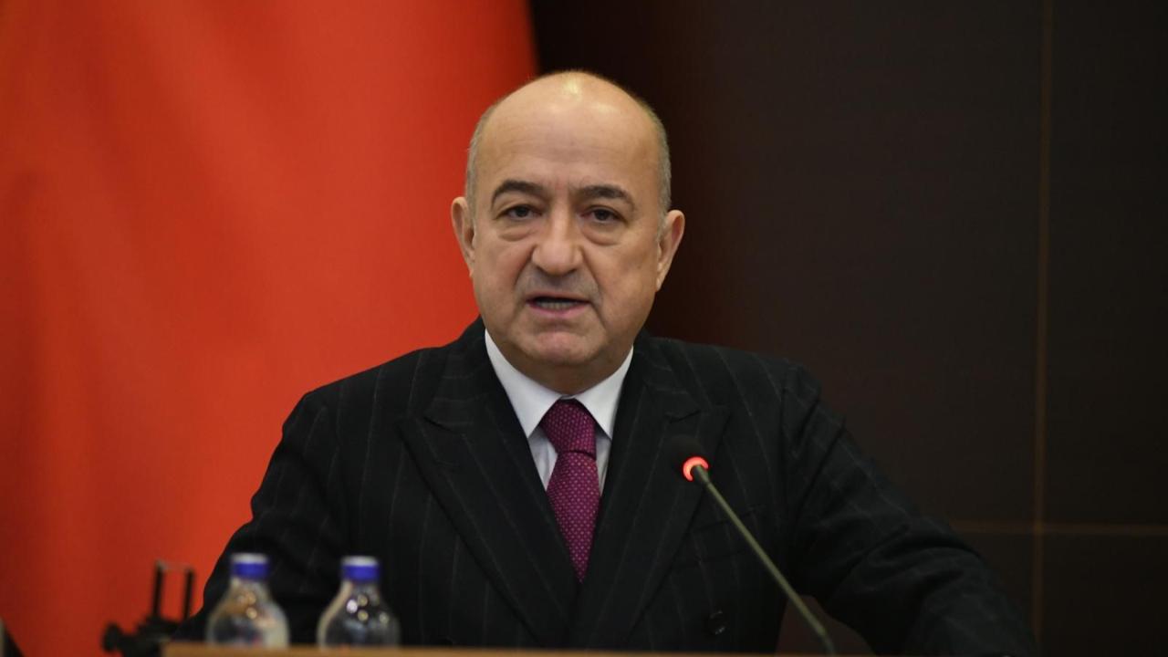 Gider; “Daha çok özür dilemen lazım Özgür Özel”