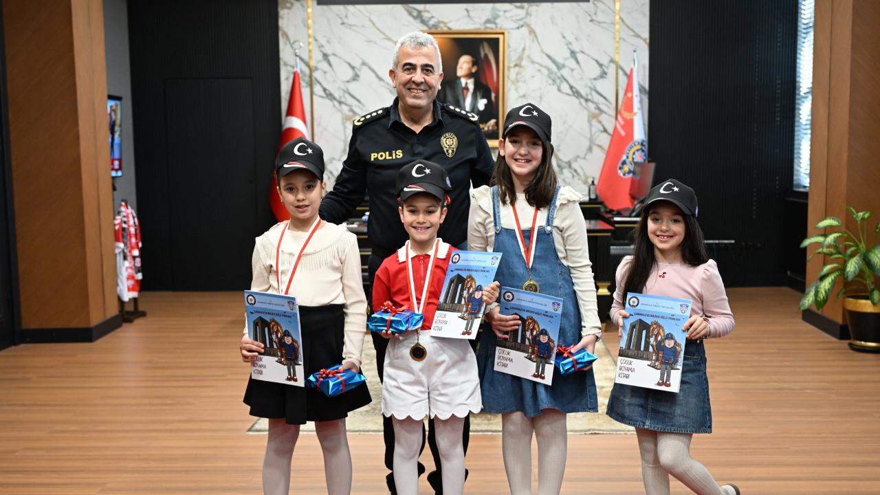 Resim yarışmasında dereceye giren öğrenciler ödüllerini aldı