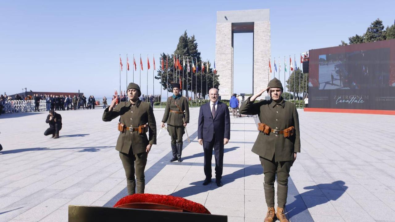 Şehitler Abidesi'nde anma töreni