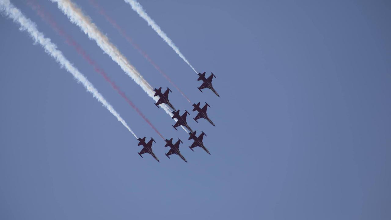 Türk Yıldızları'ndan muhteşem uçuş gösterisi!