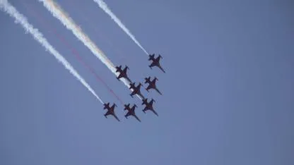 Türk Yıldızları'ndan muhteşem uçuş gösterisi!