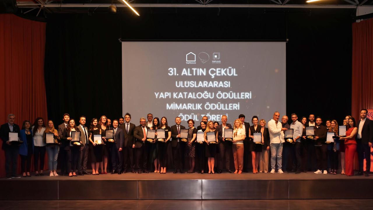 Akçansa’ya Altın Çekül’de sosyal sorumluluk ve yenilikçi ürün alanlarında çifte ödül