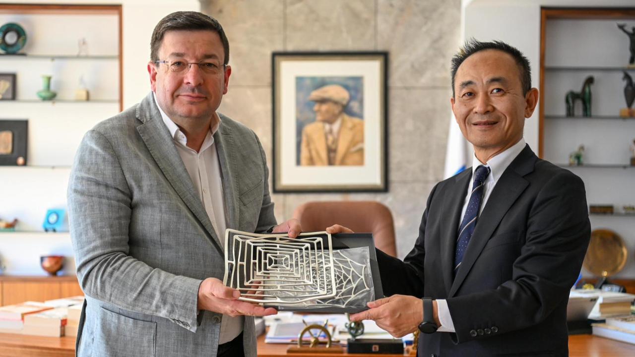 Başkonsolos Iwama'dan Başkan Erkek'e ziyaret