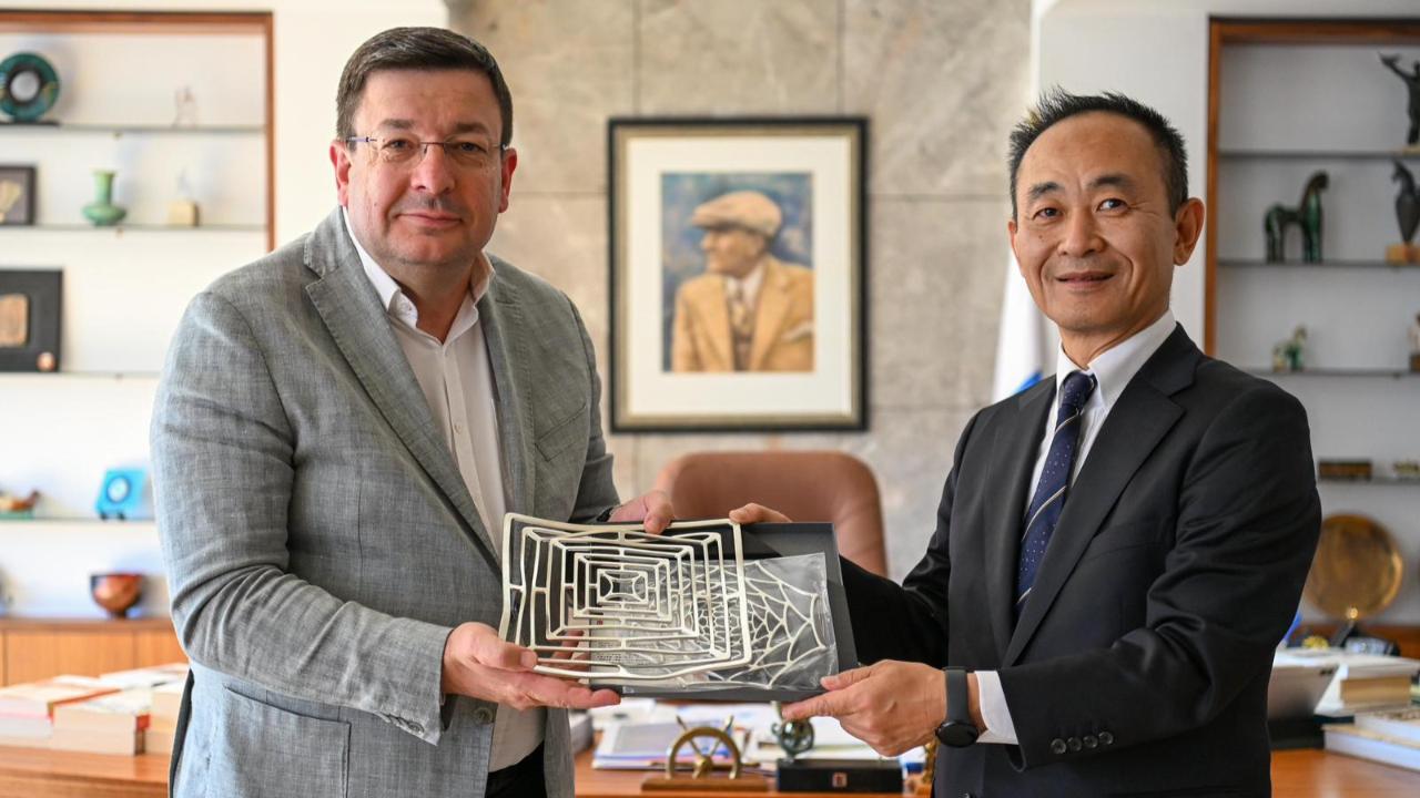 Başkonsolos Iwama'dan Başkan Erkek'e ziyaret