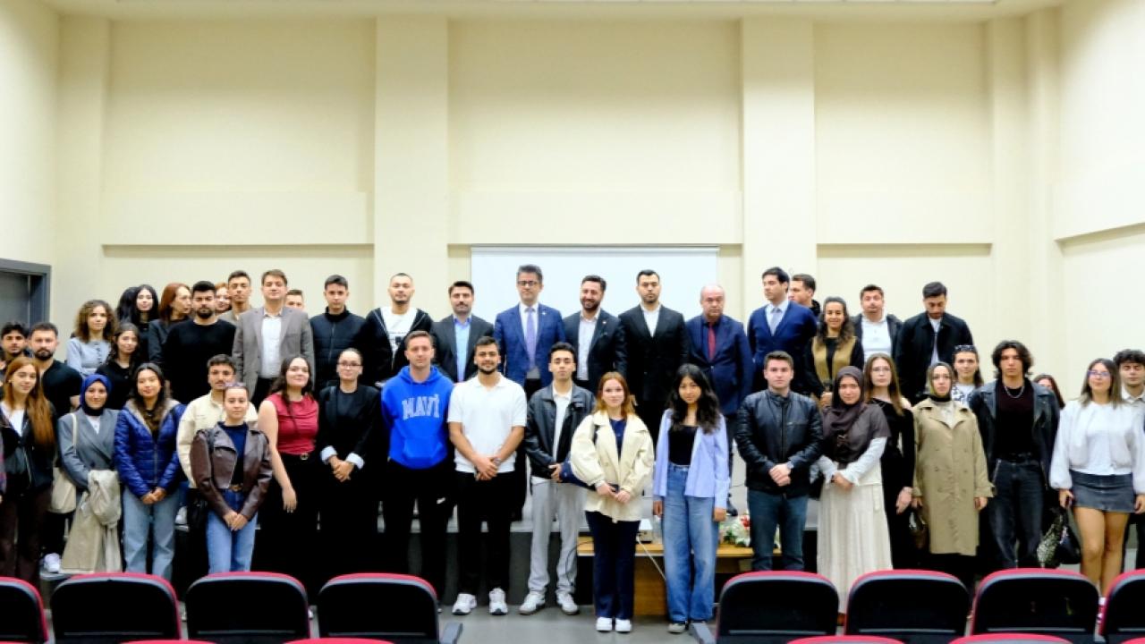 ÇOMÜ Rektörü Erenoğlu, öğrencilerle buluştu