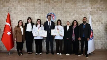 Rektör Erenoğlu’ndan öğrencilere ödül